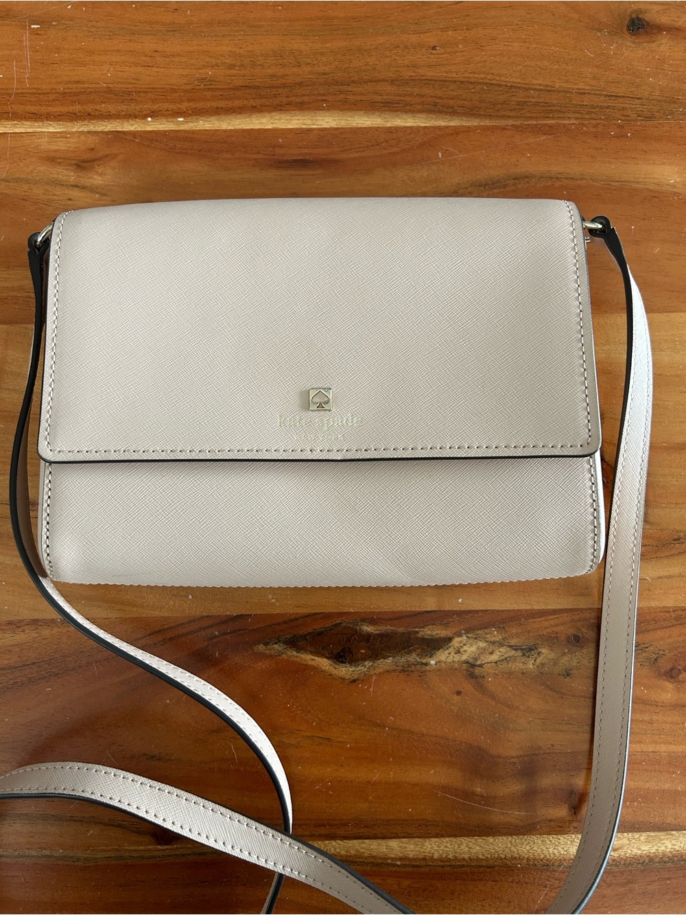 Kate Spade Light Baby Pink Leather Crossbody Chic Flap Closure Shoulder Bag - Picture 3 of 10